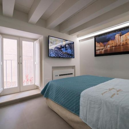 Ortigia Charme Piazza Duomo Apartamento Syracuse Exterior foto
